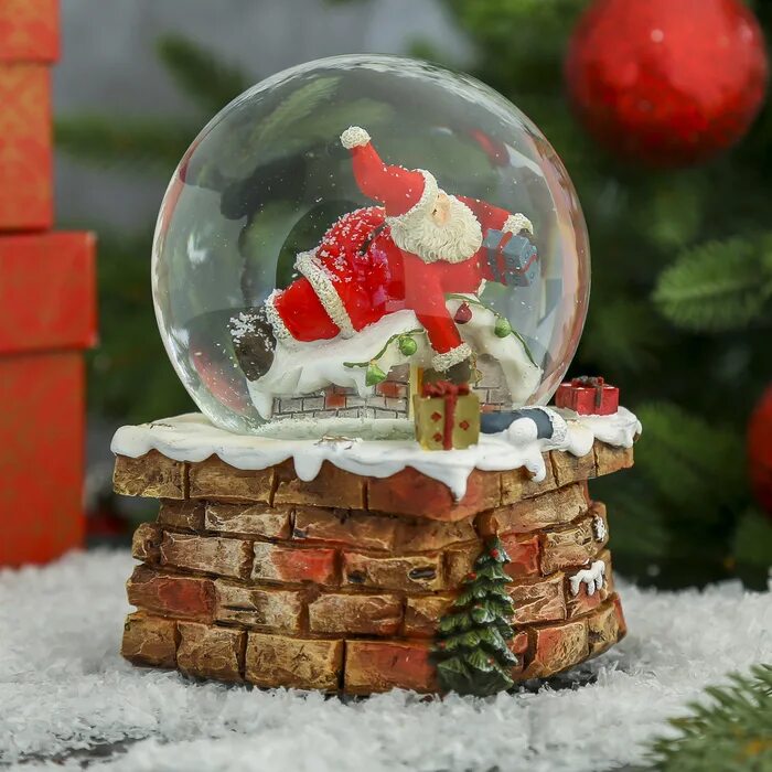 Шары внутри снег. Снежный шар. Шар со снегом. Новогодние стеклянные шары. Новогодний стеклянный шар.