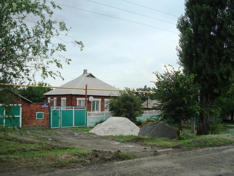 Соколово кундрюченского. Хутор кундрюченский. Сквер мемориал фото соколово-кундрюченский. Брянка директор клуба. Соколовка ростовская область.