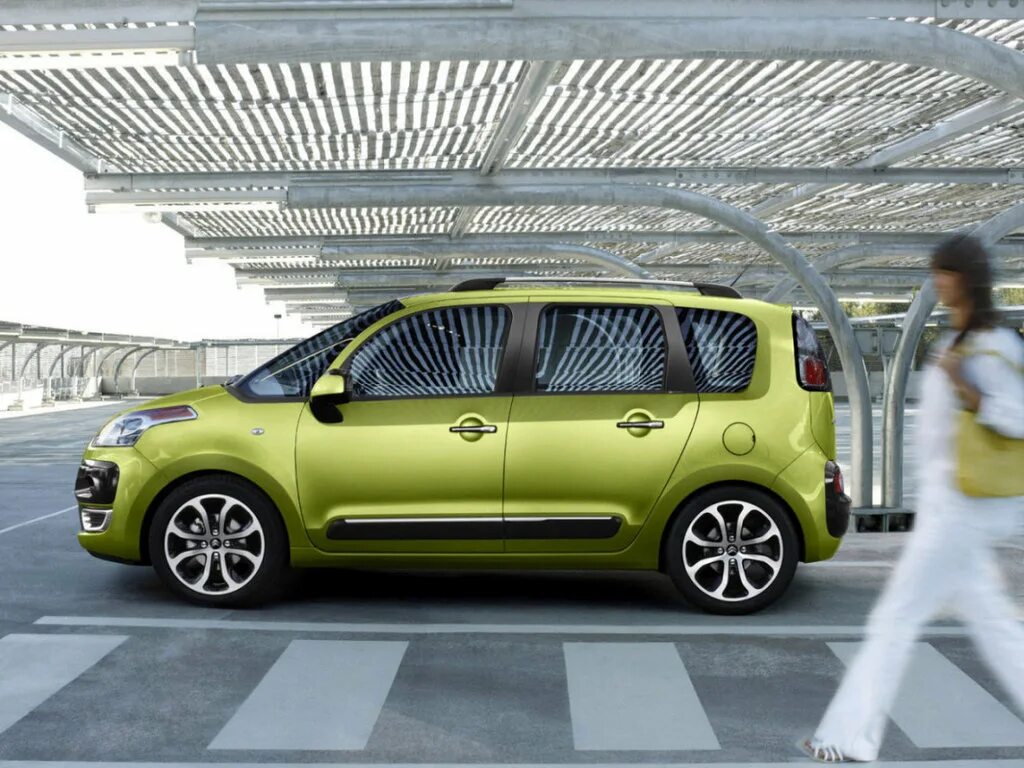 Бензин ситроен с3 пикассо. Ситроен с3 пикассо. ситроен с3 пикассо 2009. citroen c3 picasso 2008. citroen c3 picasso 2009 год.