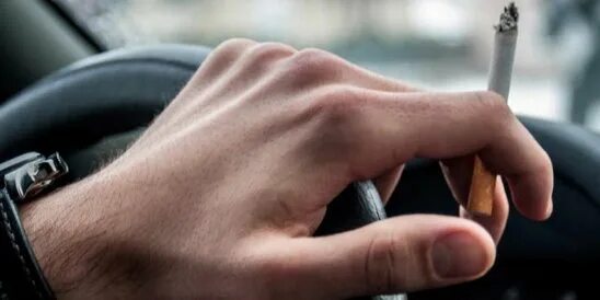 Smoking drive. Курение за рулем. Smoking drive. Курят в салоне машины. Картинка крутая курит в машине.