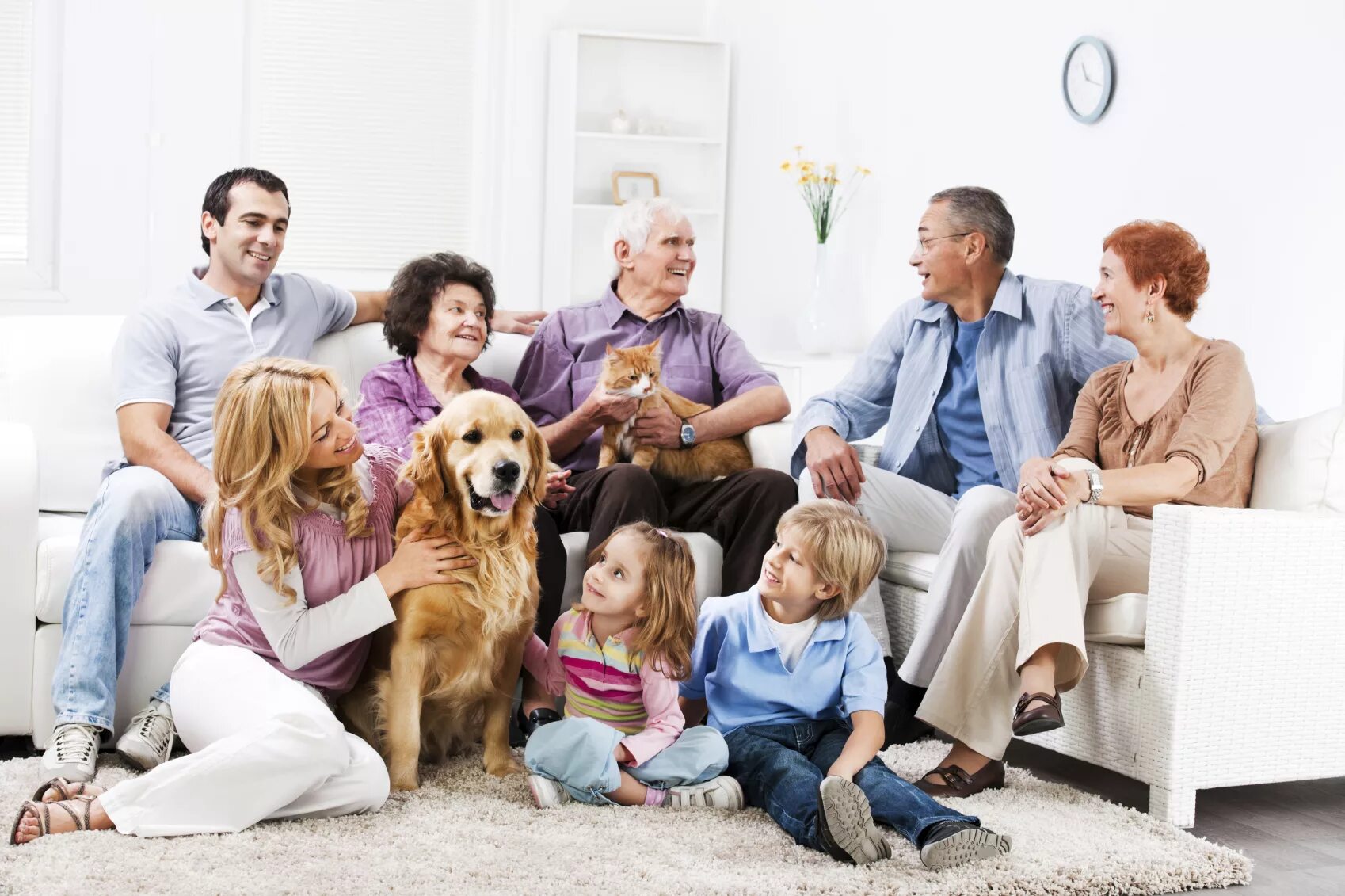 Портрет счастливой семьи. Адекватные родственники. Фотосессия большой семьи. Сплетни родственников. Радостные дети и взрослые.