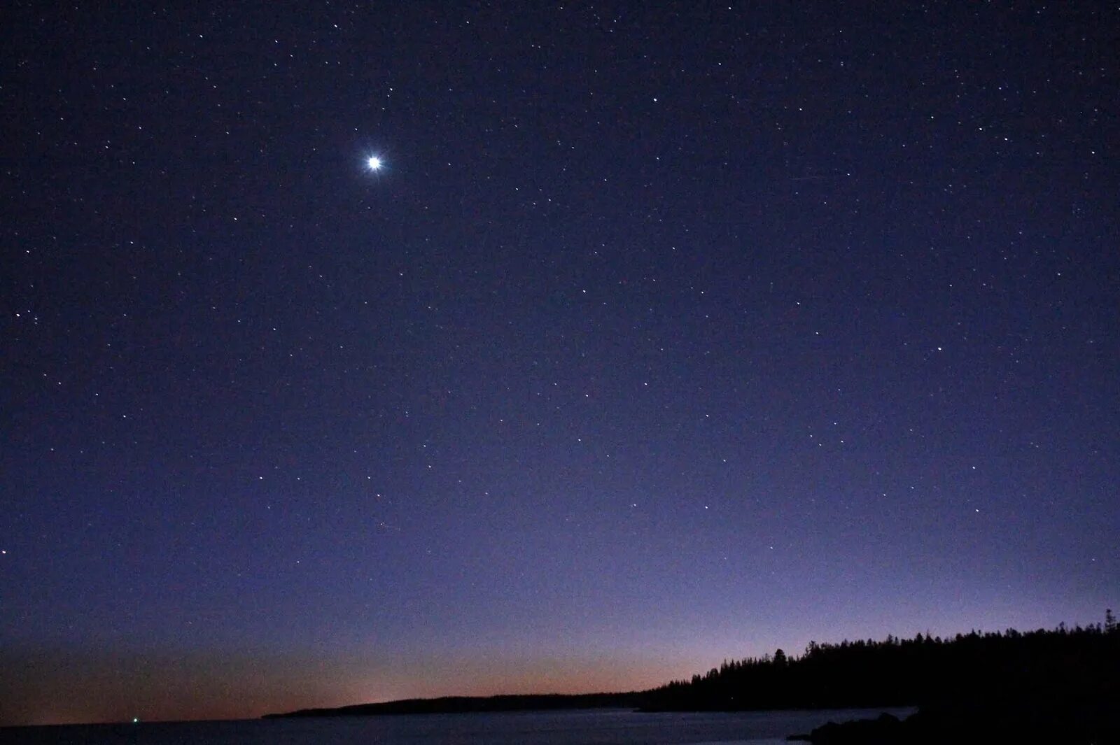 Невооруженным глазом можно увидеть звезд. Юпитер и земля. Марс на ночном небе. Планета Марс в ночном небе. Сатурн вид с земли.