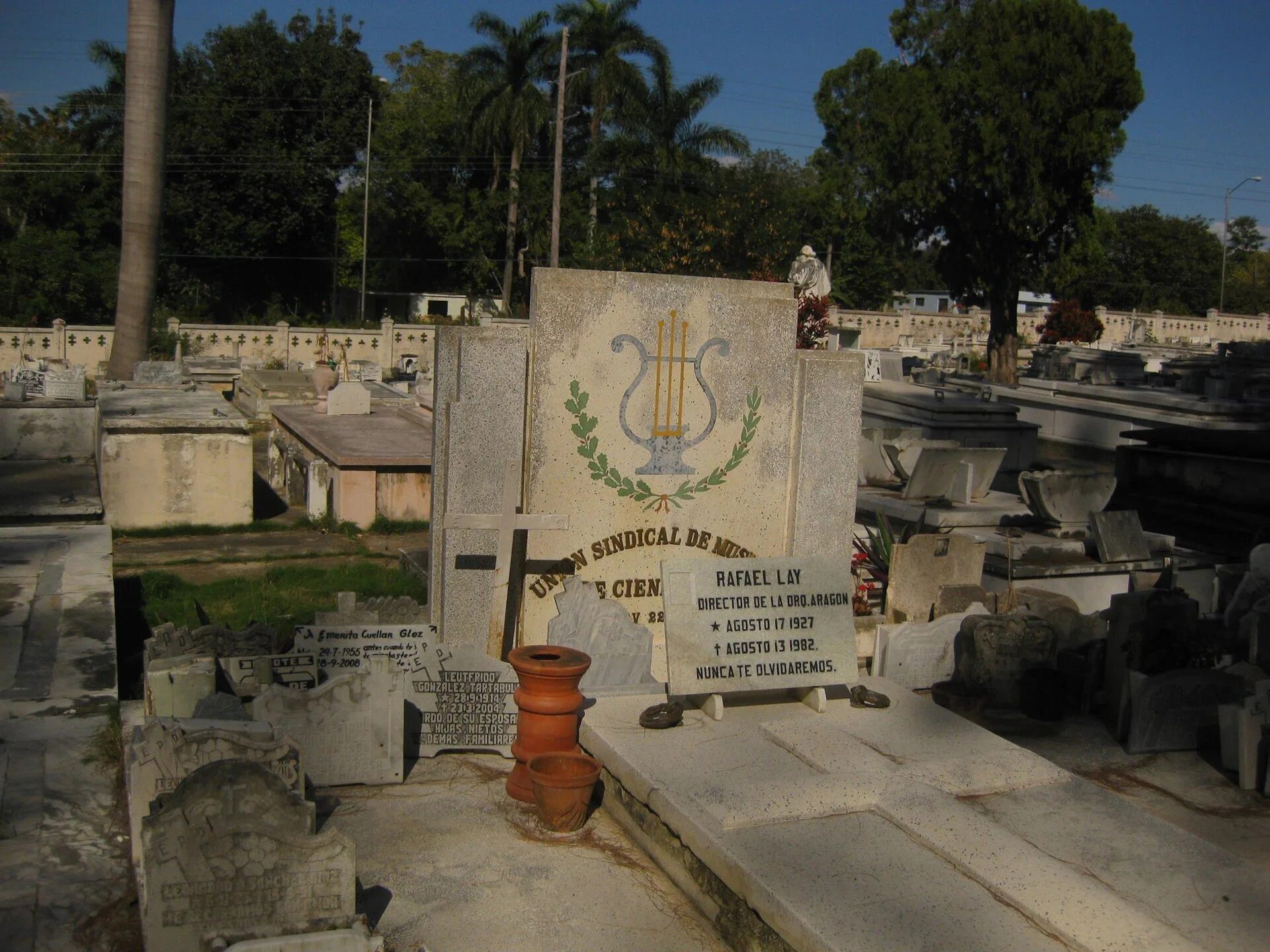 Куба далеко куба близко. Кладбище Матансас фото.