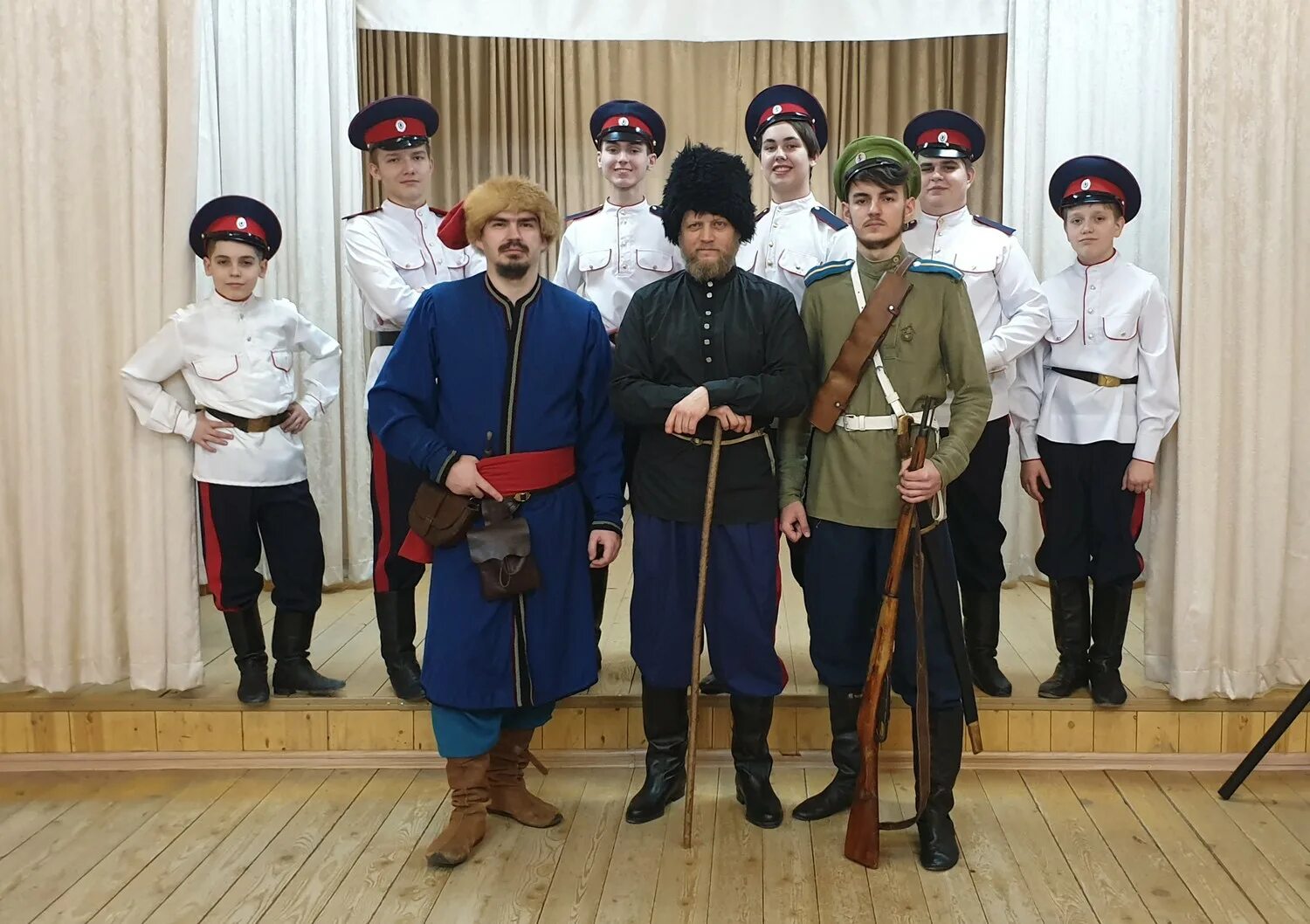Патриотический кружок в детском саду. Кружок патриотического направления. Кружок по патриотическому воспитанию. Патриотический кружок в начальной школе. Кружок по патриотическому воспитанию.