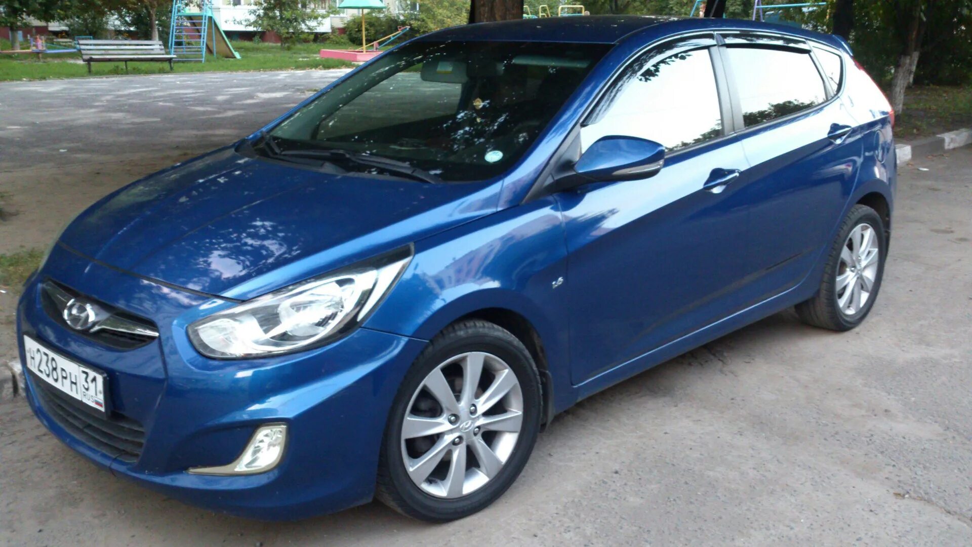 Solaris 2012 хэтчбек. Hyundai solaris 2011 hatchback. hyundai solaris 2011 хэтчбек. солярис синий 2011. hyundai solaris 2011 года хэтчбек.