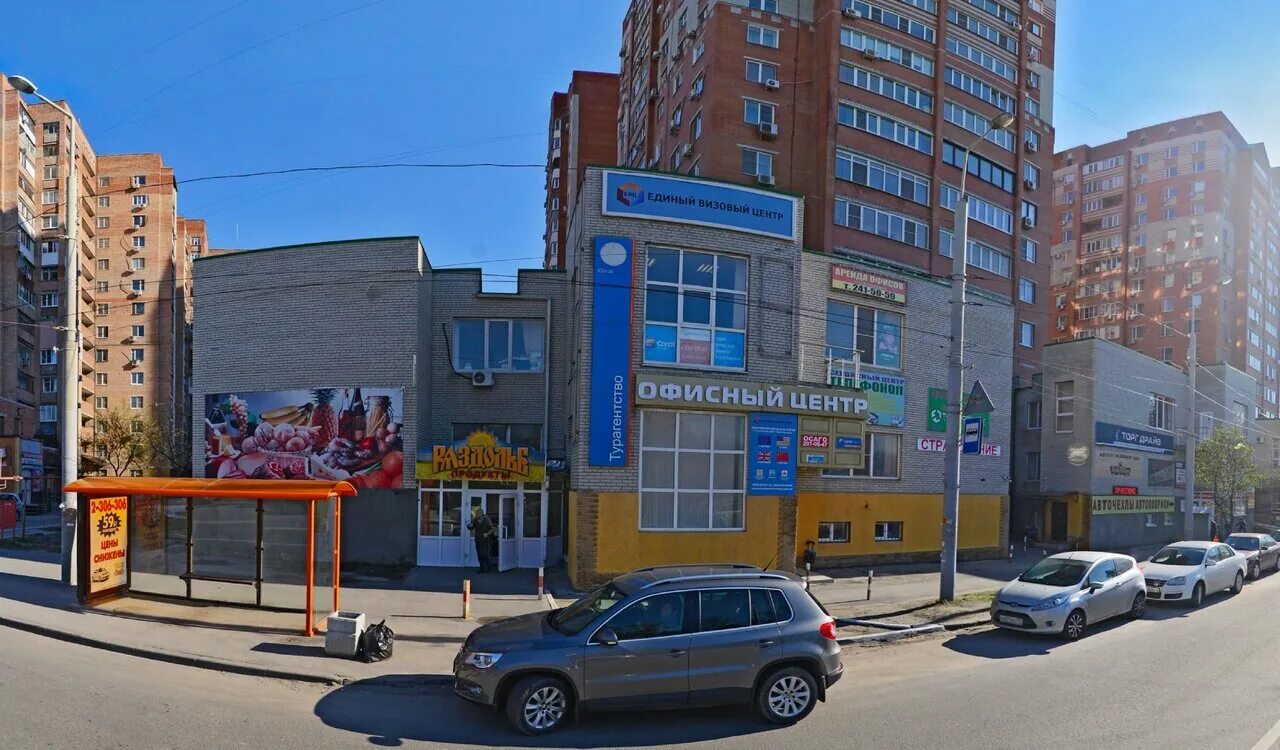 Дайверы плавают с большой белой акулой у побережья Мексики. Обсуждение на LiveIn