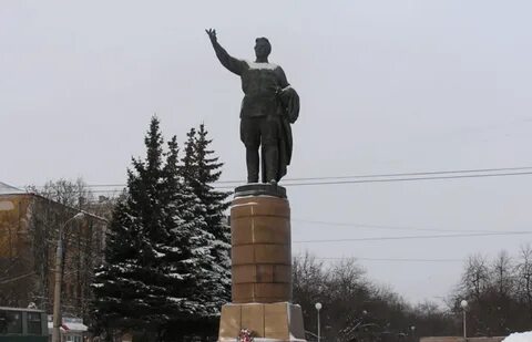 Памятники кирова годы