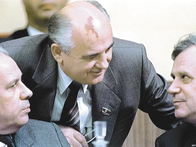 Рыжков б. Горбачев яковлев шеварнадзе. Горбачев яковлев шеварднадзе. Горбачев и рокфеллер. Горбачев и его окружение.