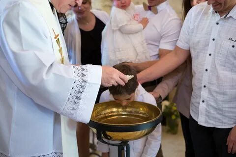Католики празднуют крещение