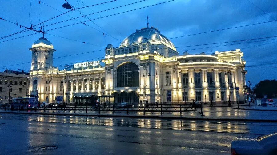 Витебский вокзал Санкт-Петербург. Витебский вокзал Санкт-Петербург снаружи. Витебский вокзал снаружи. Витебский вокзал в Петербурге.