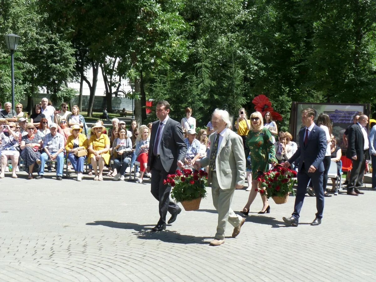 Аллея лермонтова георгиевск. Мир великого поэта выставка. Лермонтовское сегодня. Лермонтовское сегодня. Лермонтовский праздник.