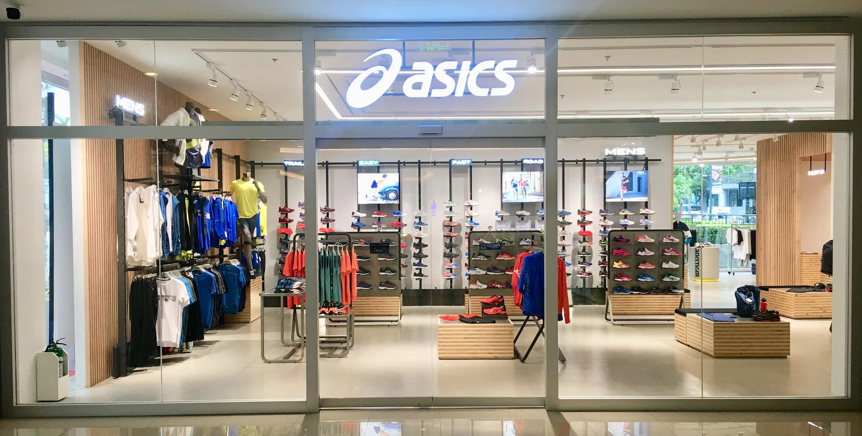 Магазин асикс в москве. Магазин асикс. ASICS shop. Магазин асикс на Партизанской. Фирменный магазин ASICS В Санкт Петербурге.