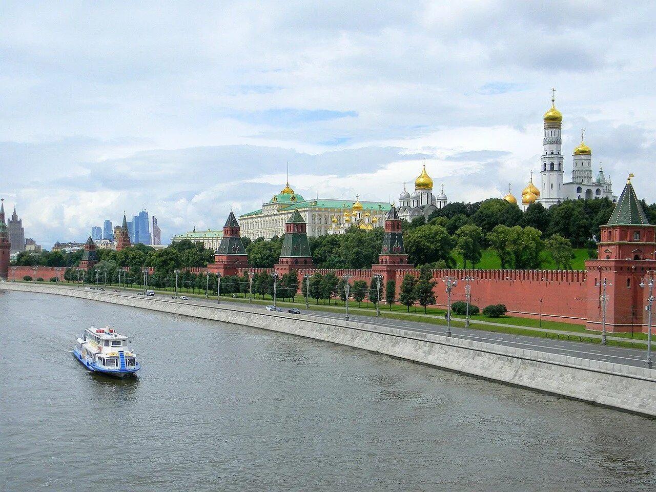 Картинки москвы реки. Москва река 4. Водная прогулка по москве реке. Москва река кремль. Реки москвы.