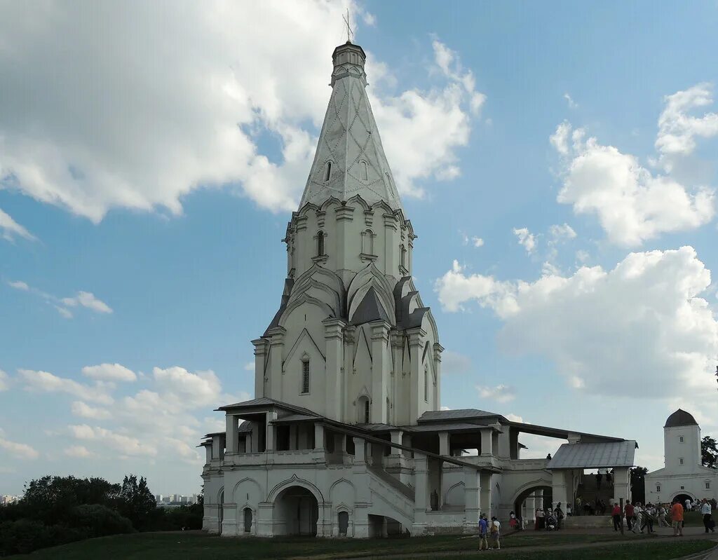 Церковь вознесения в коломенском шатровый стиль. Церковь вознесения господня в коломенском. Церковь вознесения в коломенском стиль. Церковь вознесения шатровый стиль. Шатровые церкви 16 века.