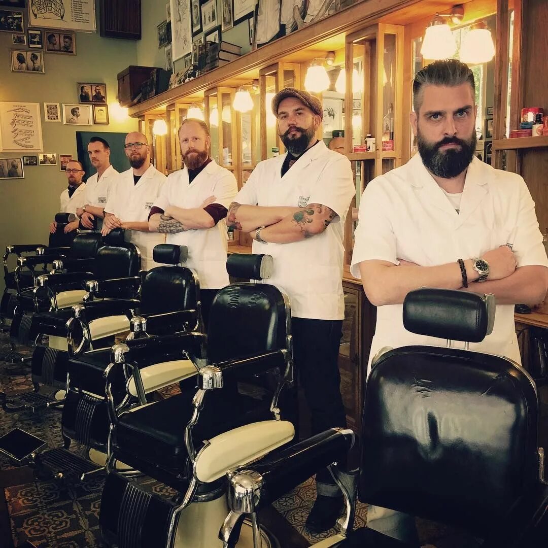 Barber school. Олд скул барбер. Schorem барбершоп. Oldschool Barber Королева. Barberschool_Librino.