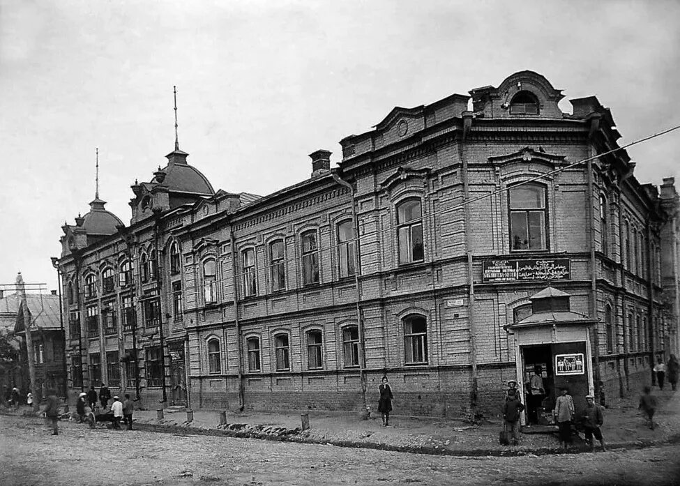 Братья казань. Типография каримовых казань. центральная татарская библиотека казань. здание типографии каримовых. типография и библиотека братьев каримовых.