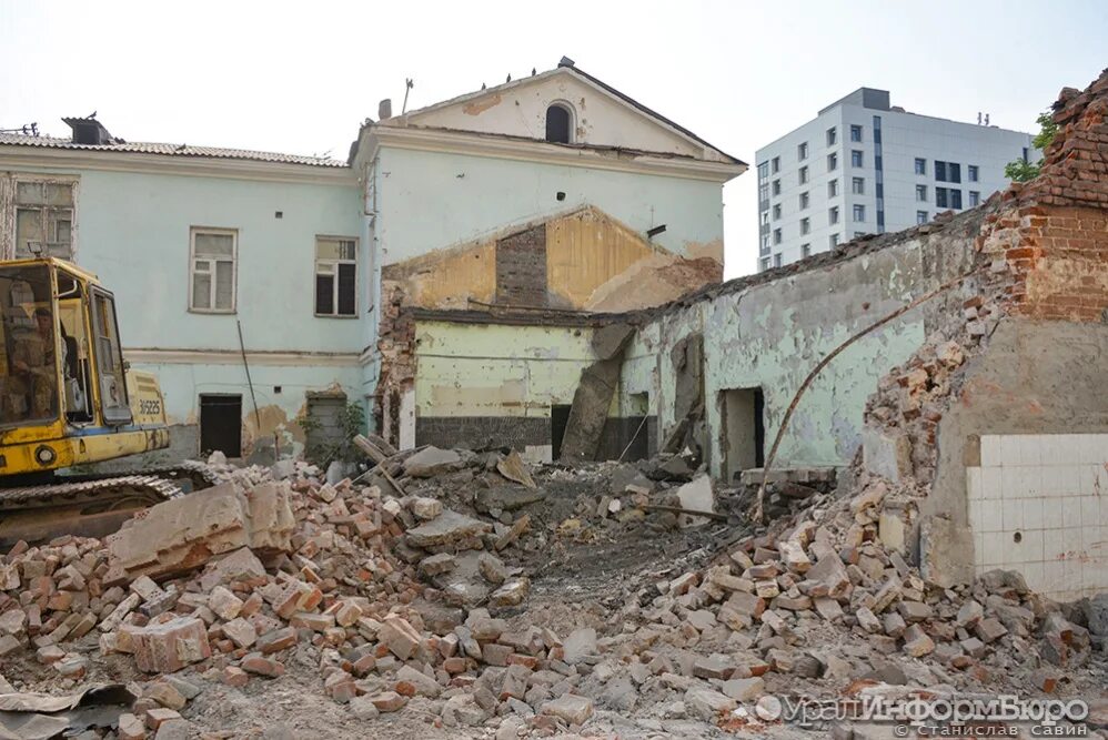 Снос усадьбы. Снос здания. карабах дорога.