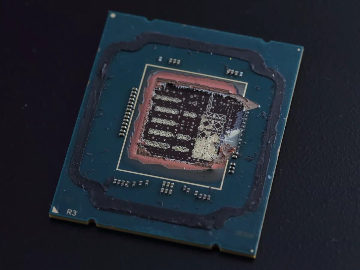 12600f. Кристалл процессора Intel Core i7. I7 5820k скальпирование. Intel Core i7 13700k. Xeon lga2011 скальпирование.