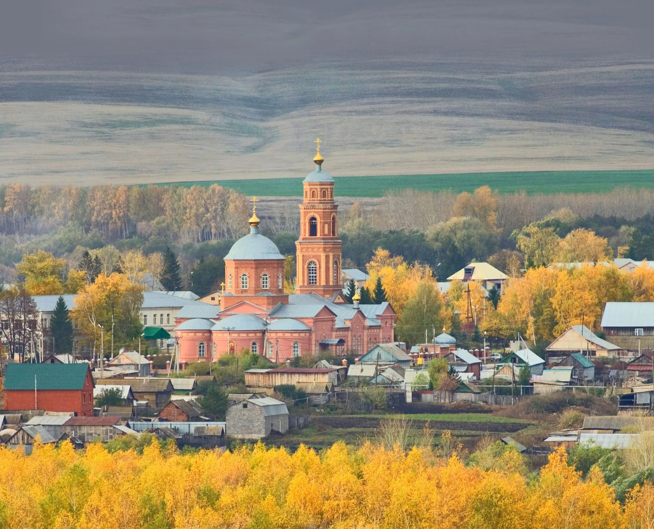 Оренбургской области в областном. Шарлык храм Михаила Архангела. Шарлык Оренбургская область. Село Шарлык храм Михаила Архангела. Храм Шарлык Оренбургской.