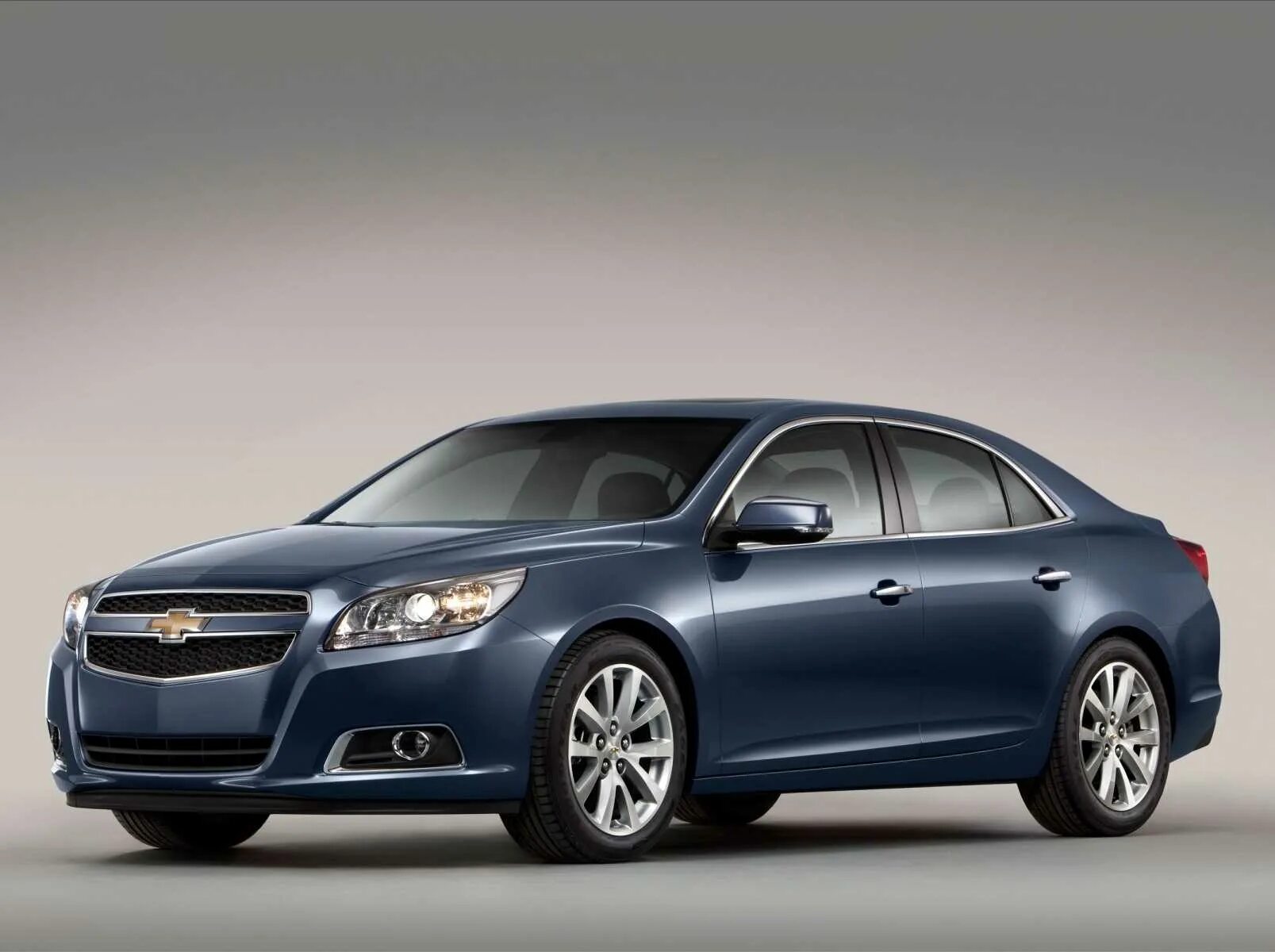 Шевроле чья сборка. Chevrolet Malibu седан 2012. Шевроле Малибу 2023. Седан Шевроле Малибу 2013. Chevrolet седан Малибу.