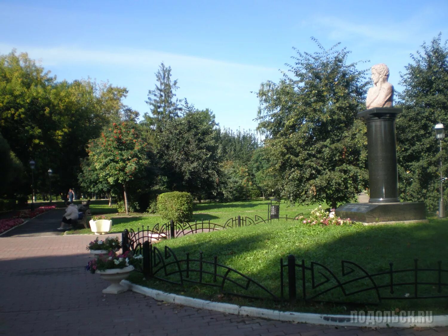 Город в честь пушкина. Памятник Пушкина Подольск. Сквер Пушкина Подольск. Памятник Пушкину в Подольске. Сквер им. а.с. Пушкина "Пушкинский сад".