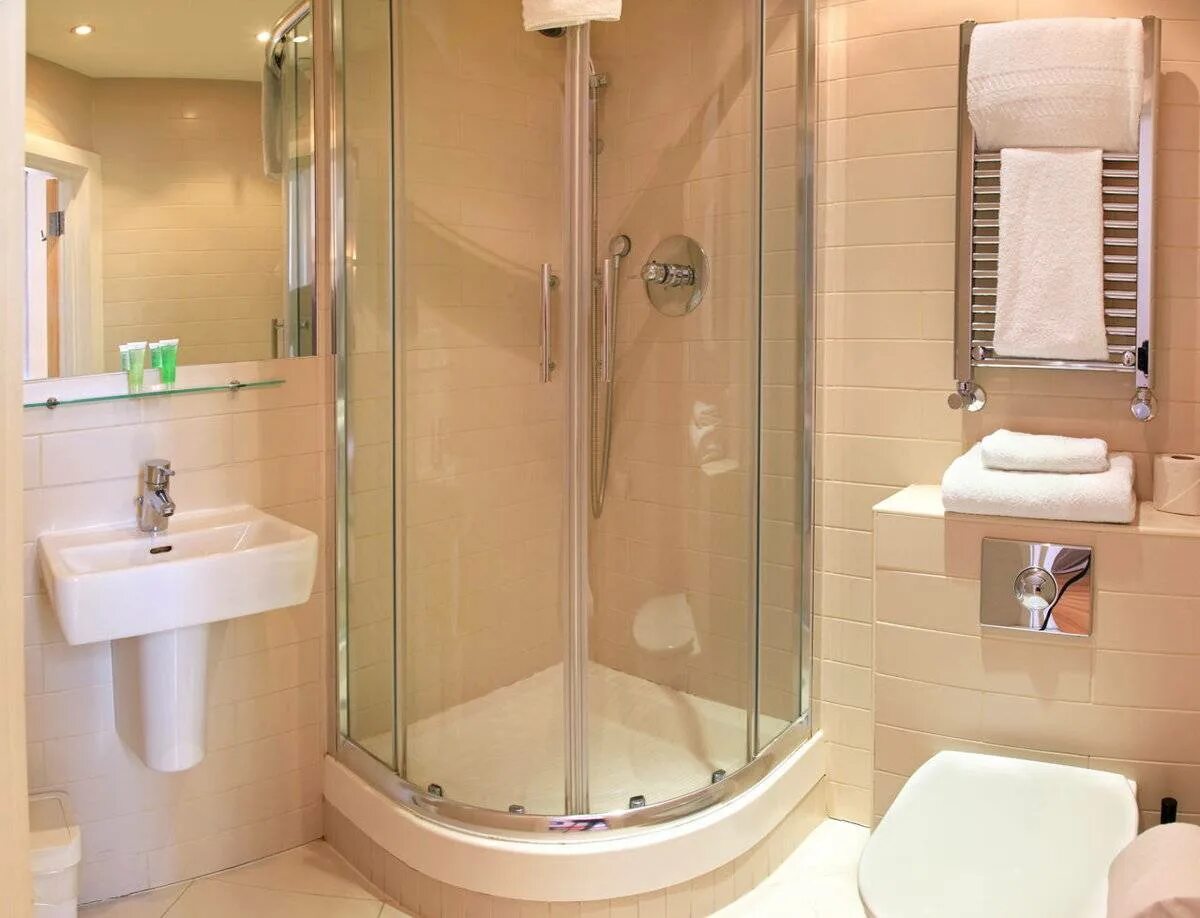 Лучшие кабина ванная. Душевая кабина Shower Room 150x85. Туалет с душевой кабиной. Ванные комнаты с душевой кабиной. Ванна совмещенная с душевой кабиной.