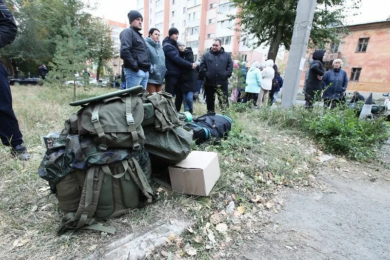 Курчатовский комиссариат. Русские беженцы. Мобилизованные Челябинск. Мобилизация Челябинск. Военкомат Курчатовского района Челябинск.