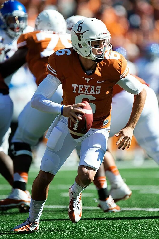 Американский футбол техас. Sportsperson. Фк тусон – юнион омаха. Texas longhorns fans. Техас футбол.