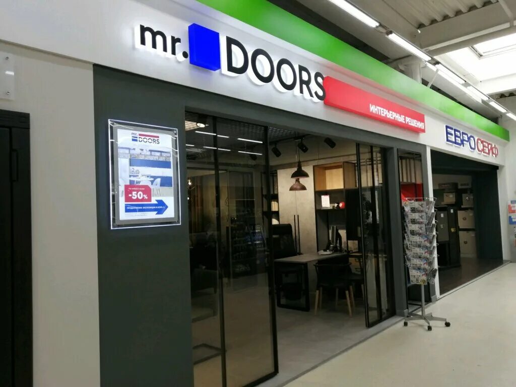 1 doors shop. Mr Doors магазин. Магазин Дорс. Mr Doors салон. Салоны МР Дорс Москва.