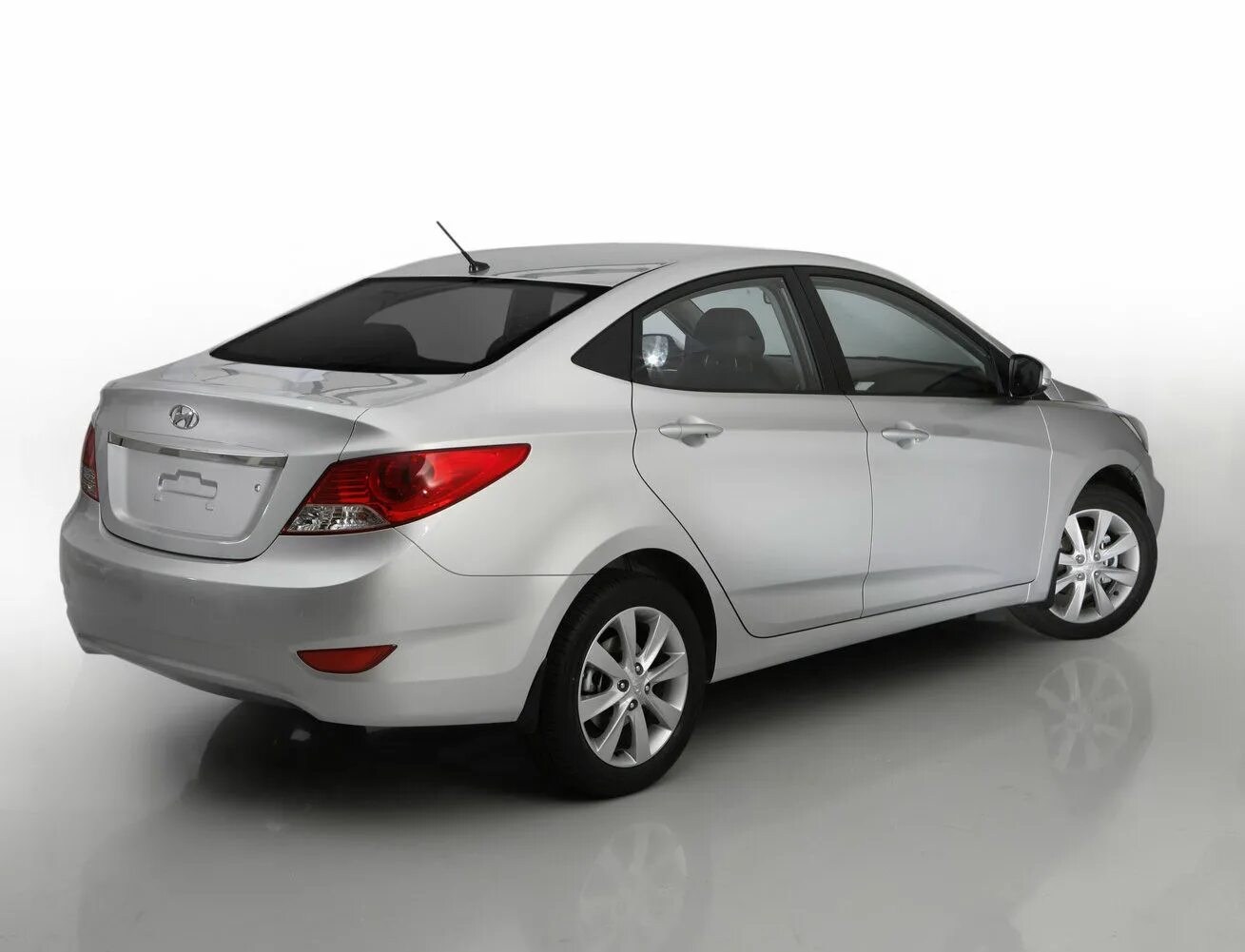 Авито машина солярис. Hyundai Solaris 2010. Hyundai Solaris 2014. Hyundai Solaris 2011. Hyundai Solaris 2010 седан.