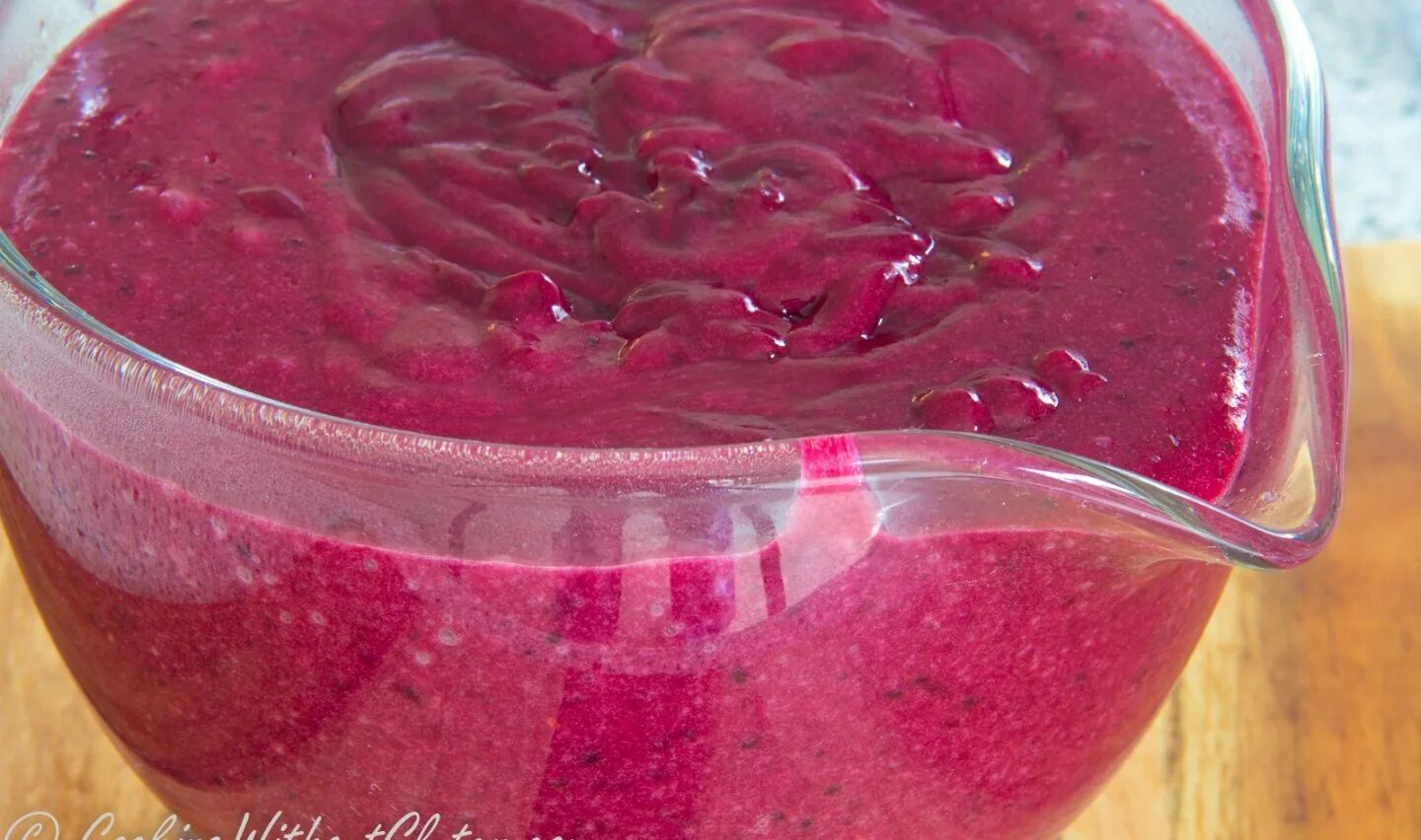 Клубничный курд для торта из замороженной клубники. Курд кулинарный клубничный. Курд клубничный рецепты фото. Клубничный курд для инстаграмма. Клубничный курд из замороженной клубники.