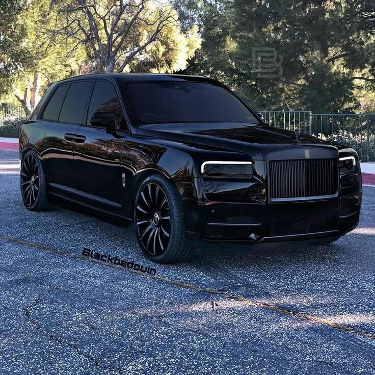 Роллс калина. Rolls Royce Cullinan. Rolls-Royce Куллинан. Rolls Royce Cullinan черный. Rolls Royce Cullinan Tuning.