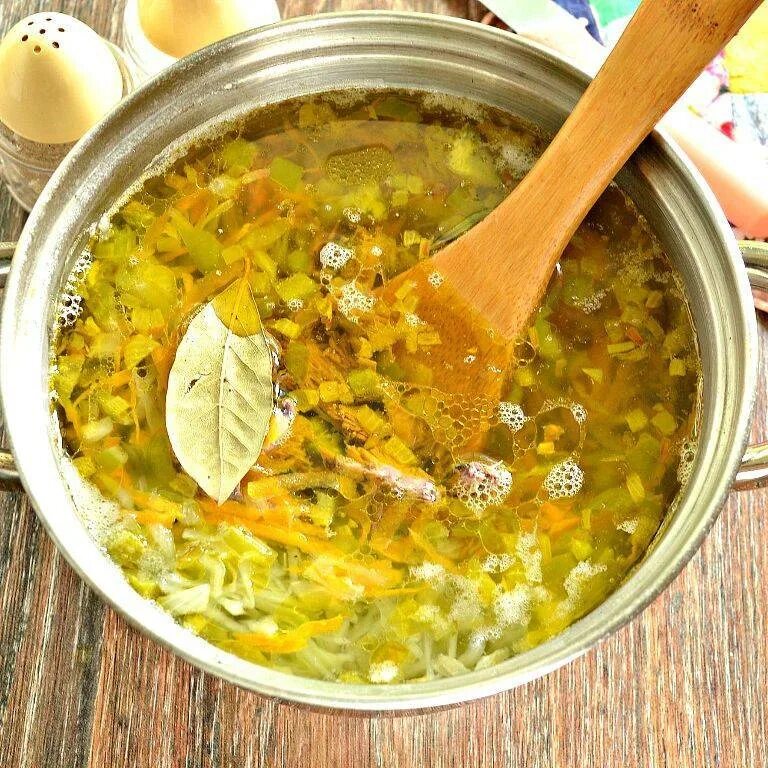 Суп с индейкой и бататом. Суп при гв. Белорусский суп. Вегетарианские блюда. Суп из детства из травы.