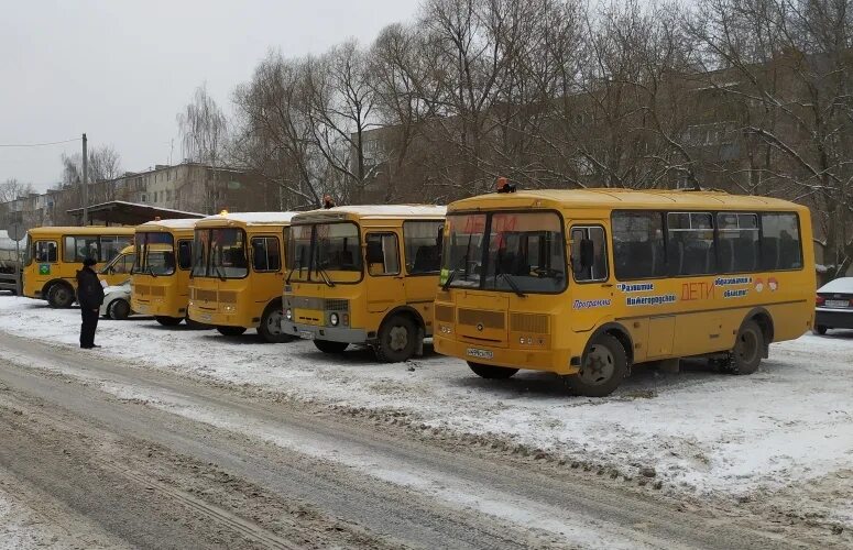 Кладбище школьных автобусов 65 глава. Списанные школьные автобусы. Школьный автобус Урал. Школьные автобусы в Чувашию.