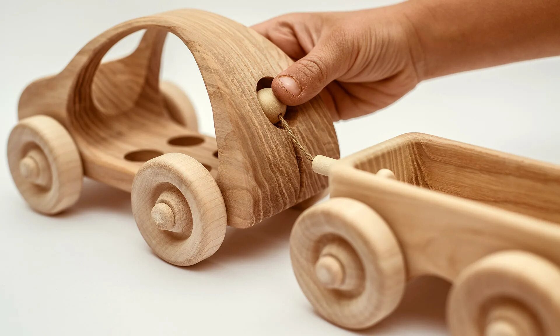 И т д деревянная. Деревянные игрушки. Изделия из древесины. Деревянные изделия для детей. Игрушки из древесины.