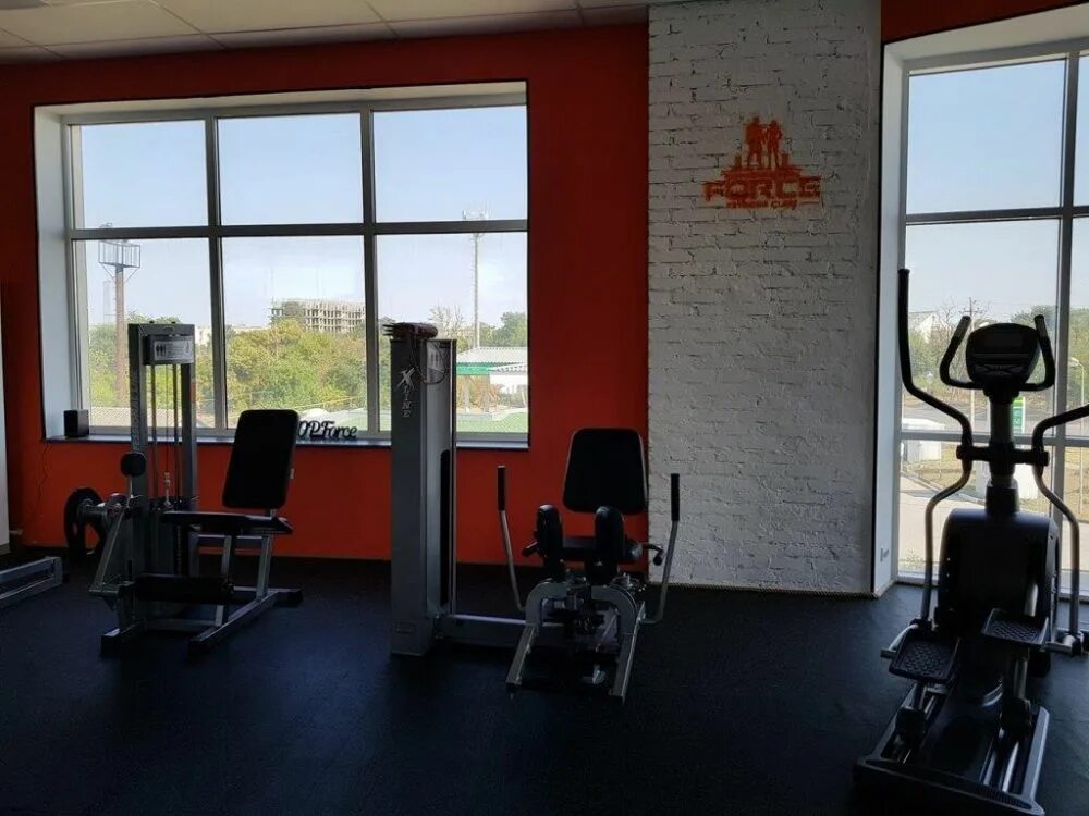 Фитнес клуб в буденновске. Atlant gym буденновск. Тренажерный зал гоголя 21. Спортзал в северном парке томск. Атлант ивантеевка спортзал.
