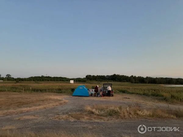 Карачи озеро отдых. Озеро Карачи палаточный городок. Озеро Карачи кемпинг. Озеро Карачи Новосибирск кемпинг. Дикий пляж озеро Карачи.