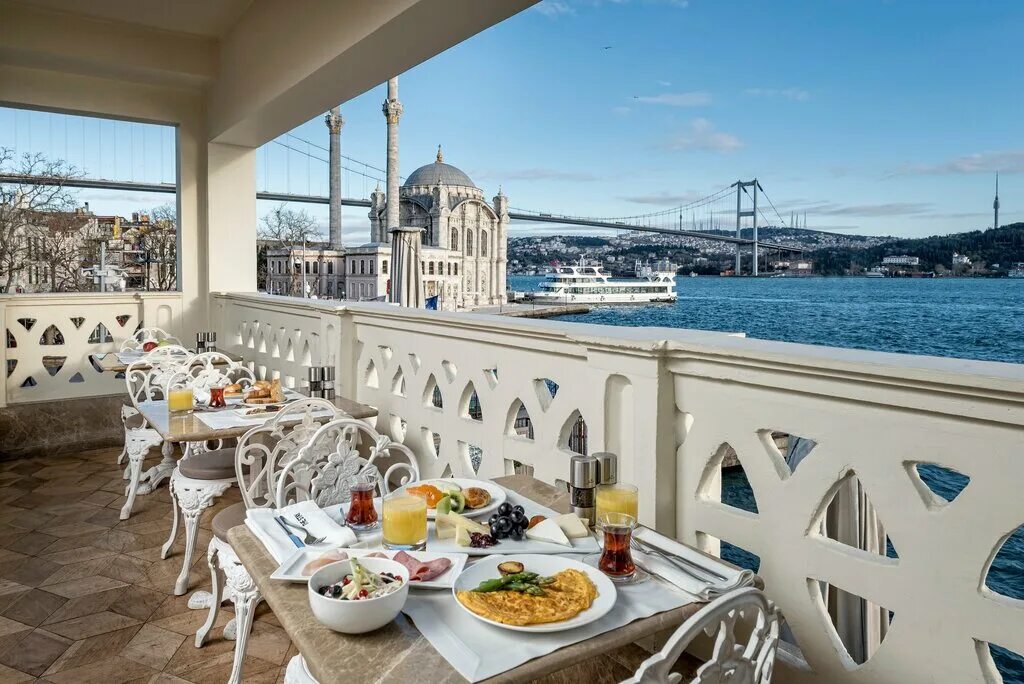 The stay bosphorus. Отели стамбула с видом на босфор. Отель босфор стамбул. Swissotel the bosphorus hotel 5*. Novotel istanbul bosphorus.