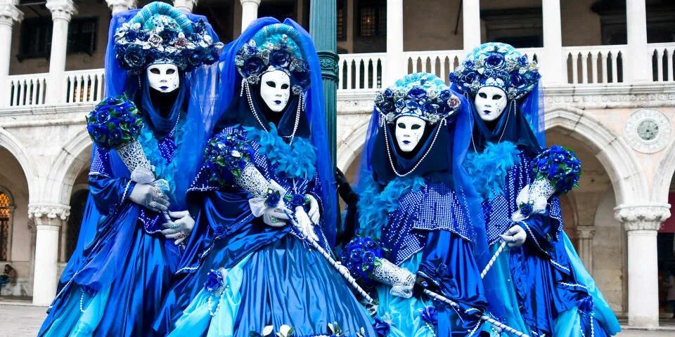 Венецианский карнавал костюмы женские. Карнавал в Италии. Карнавал в Венеции. Венецианский карнавал в средние века. Костюм артэ
