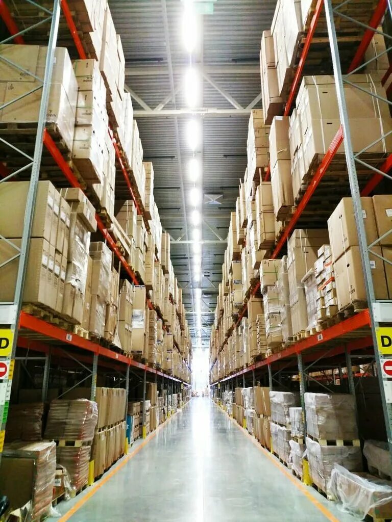 Форма wildberries сотрудников. Dhl склад. Кладовщик вайлдберриз. Сортировка товара в магазине. Отзывы валберис склад москва.