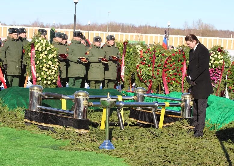 На Федеральном военно-мемориальном кладбище в торжественной обстановке 6 августа