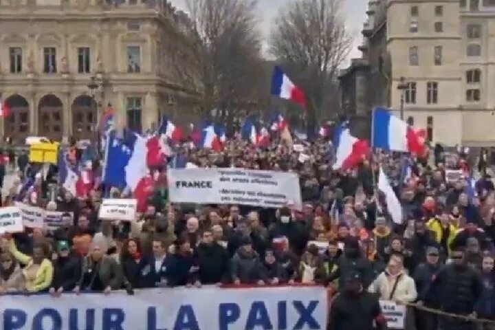 Нато в париже. Митинг. Митинги во Франции. Митинг против Украины. Митинги в России.