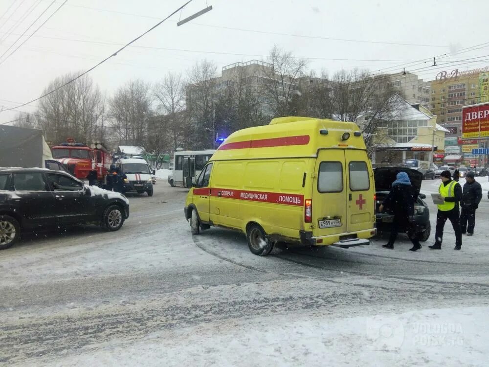 Вологодские новости происшествия сегодня. Авария на Ленинградской Вологда. Авария в Вологде вчера на Ленинградской.