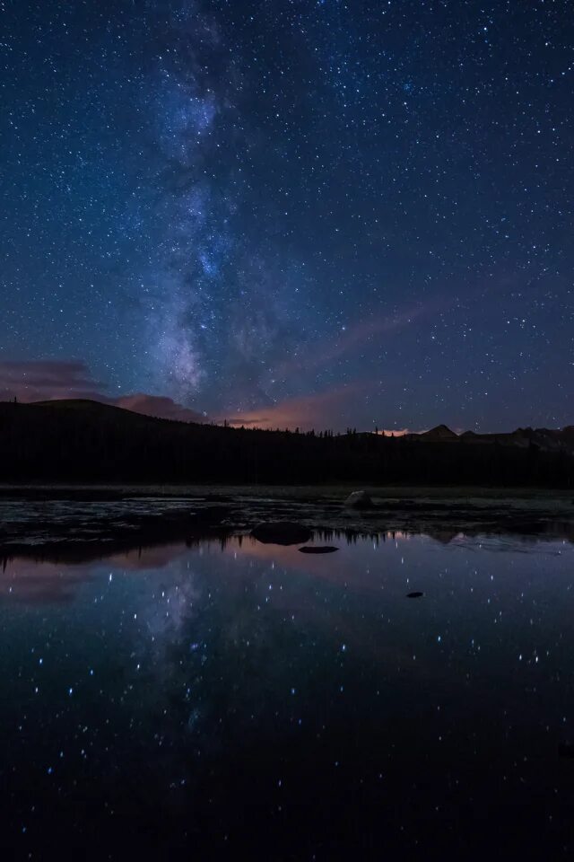 Ночь озеро звезды. Ночной пейзаж. Звездное небо. Ночное небо. Ночное озеро.