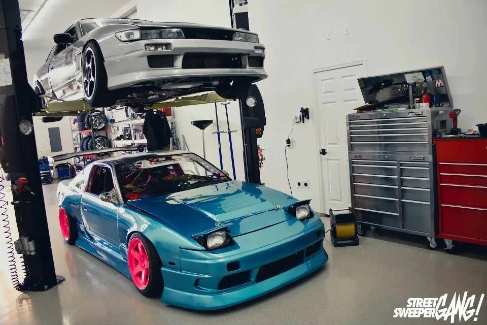 180sx JDM Garage. Garage Legend Nissan 180sx. Ниссан 240sx в гараже. Тюнингованная машина в гараже. Май гараж тюнинг