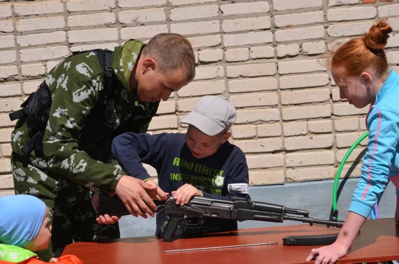 Полиция садика. Полицейский для детского сада. Полиция детский сад. Занятия я полицейский в детском саду. Полиция для детей.