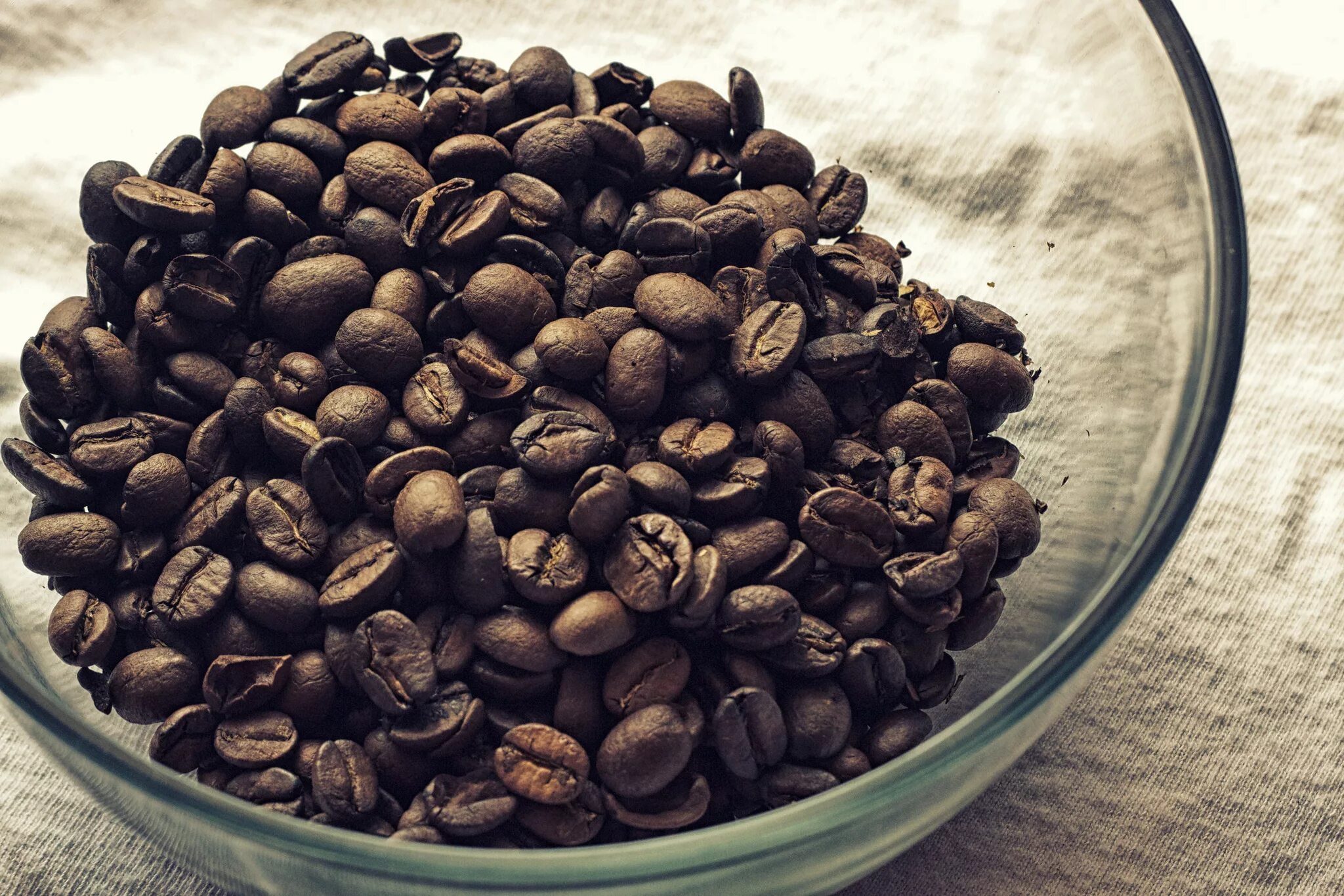 Вкусные сорта кофе. Кофейные зерна. Кофе в зернах. Черные кофейные зерна. Кофе «зерновой».
