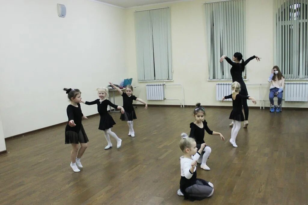 открытое занятие театр. город видное театральный кружок атмосфера фото. театральная студия феникс. театральная студия для детей. школьный театр.