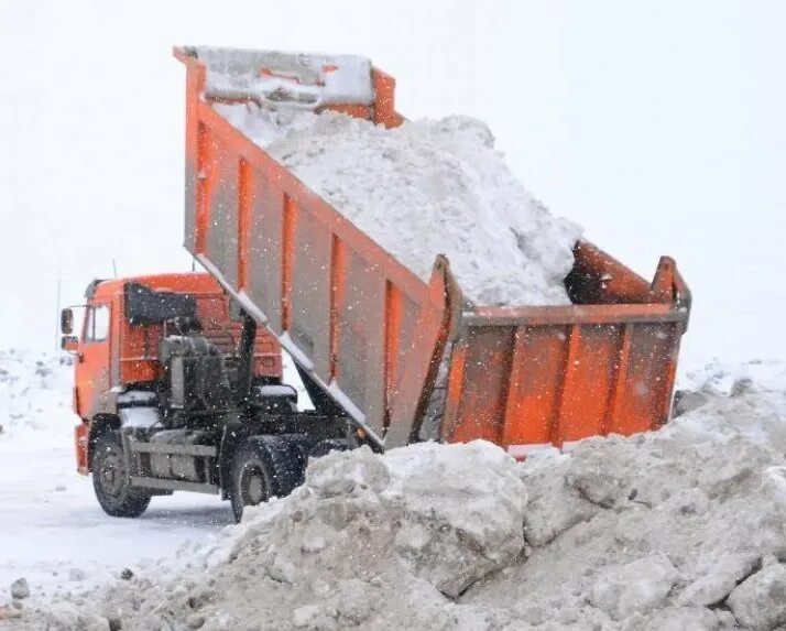 КАМАЗ 6520 вывоз снега. КАМАЗ 6520 груженый снегом. KAMAZ 6520 вывоз снега. КАМАЗ 6520 зимой.