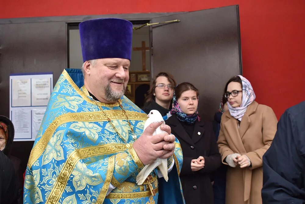 храм в бирюлево западное сретение господне. храм сретения в бирюлево. храм сретения господня в бирюлево западное вид сверху. храм в бирюлево западное. храм сретения в бирюлево.